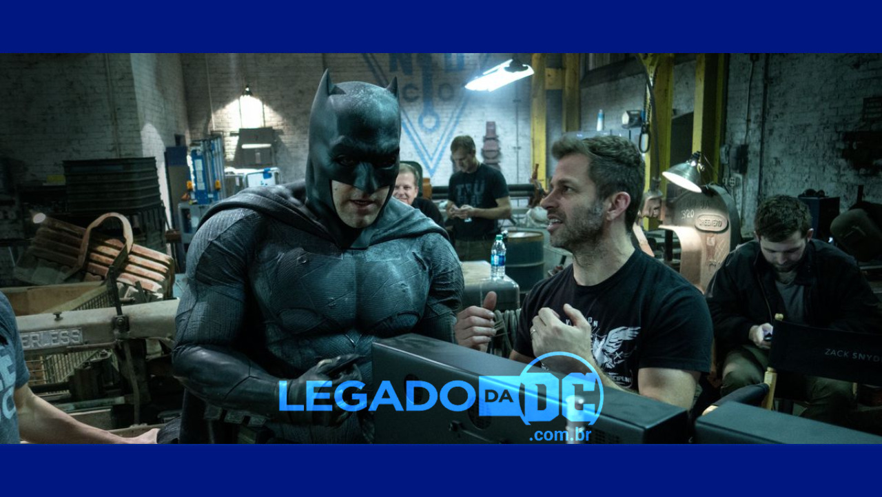 Zack Snyder posta imagem usando a máscara do Batman de Ben Affleck; confira