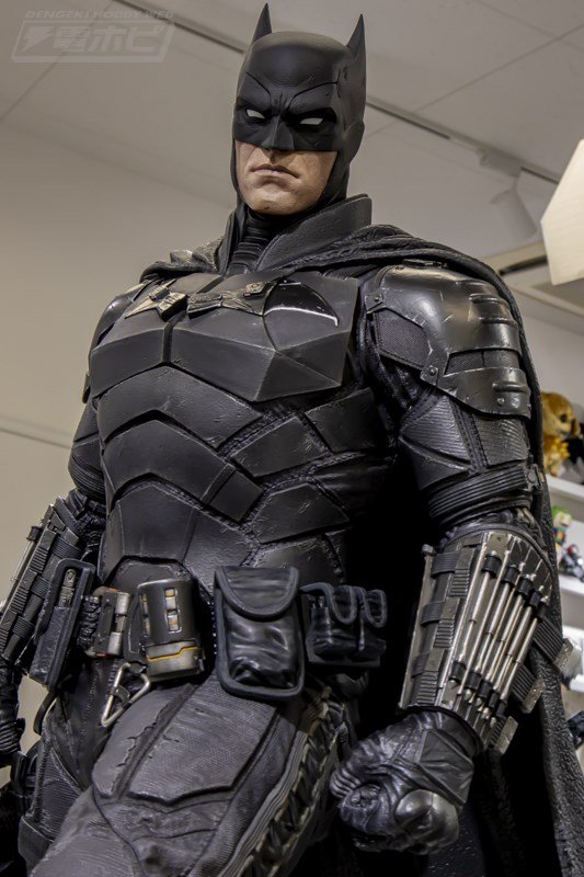 The Batman Estátua do Batman de Robert Pattinson em tamanho real mostra  detalhes do traje veja