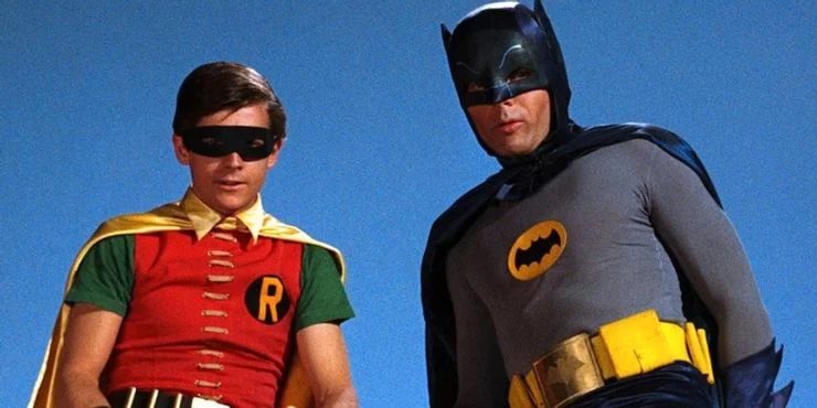 Adam-West-as-Batman-with-Robin-legadodadc.webp