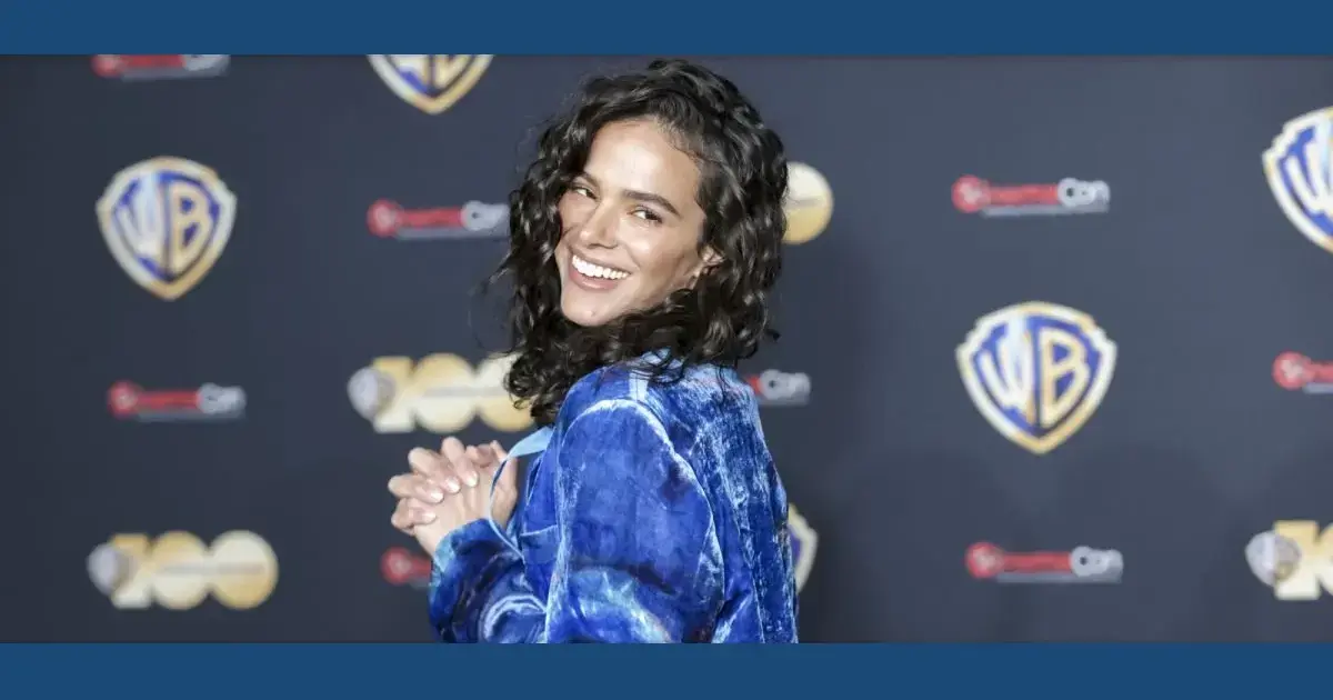 Besouro Azul: Warner celebra aniversário de Bruna Marquezine com fotos inéditas