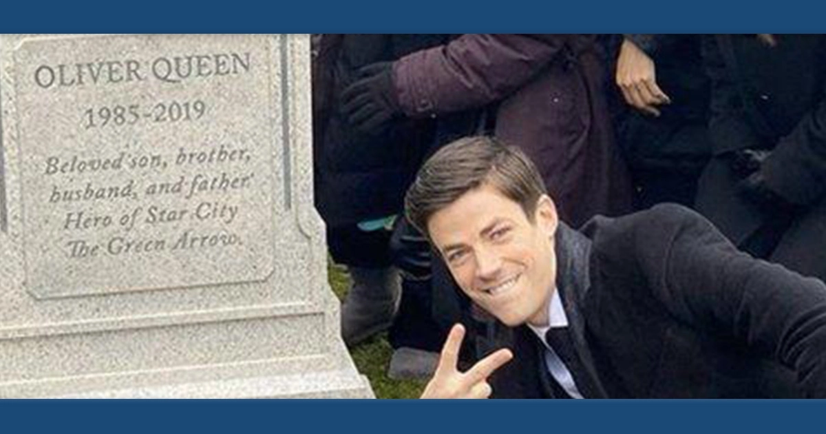  Grant Gustin, o Flash, recria seu meme famoso em foto hilária com fãs