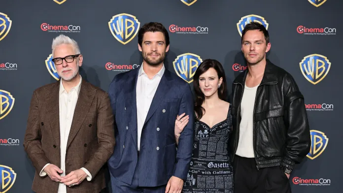 Elenco e diretor de Superman
