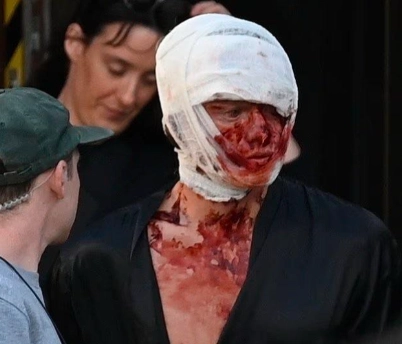 Tom Rhys Davies como Cara-de-Barro