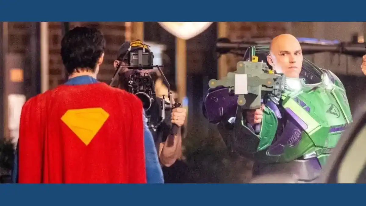 Superman 2 - Novas imagens de set mostram Superman com traje destruído e Lex Luthor com um arma especial